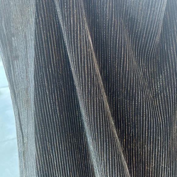 Reitmans Shimmering Silver and Black Blouse - Picture 4 of 6